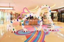 【美陈网】喜羊羊空降大悦城,烟台**儿童主题街区正式纳客-dp点.小