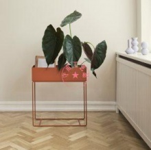 咖啡厅铁艺装饰品,如金属logo定制,定制铁艺花架,镂空吊顶,创意屏风隔