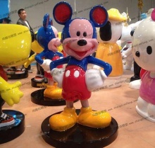 【卡通人物】迪斯尼米老鼠雕塑,一只拟人化的黑色老鼠雕塑-卡通形象人