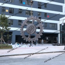【地产建筑】大型景观雕塑——火车and齿轮,带给你不一样的震撼-地产