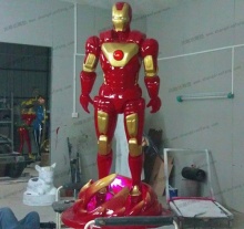 【影视人物】在玻璃钢影视道具中,玻璃钢钢铁侠总是会以不同的英雄造