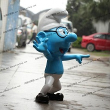 【动画影视】《蓝精灵》里蓝爸爸的助手,黑框眼镜蓝精灵雕塑-动画影视