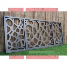 花园入口的铁门 平顶的镂空三扇铁门 门板鹅卵石图案