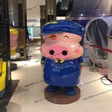 【新年.元宵】玻璃钢麦兜雕塑在美丽的商场里成为了拍照新宠,他会是你