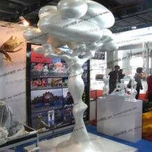 【dp.点小景】商场美陈镀银摆件展览现场,一个大型的女娲补天雕塑脱颖