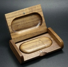 翻盖竹木礼盒u盘-广州旭雅u盘厂www.gzupc.com